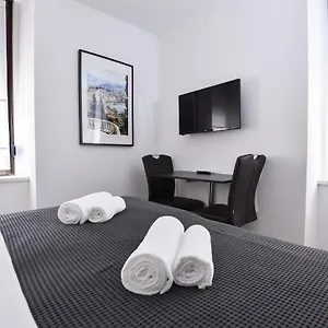 https://old-town-rooms-1.pula-hotels.org