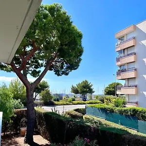 https://parking-piscine-tout-confort-proche-aeroport-mer.fr-provencehotel.com