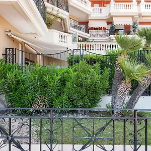 https://superbe-studio-avec-terrasse-en-front-de-mer.fr-provencehotel.com