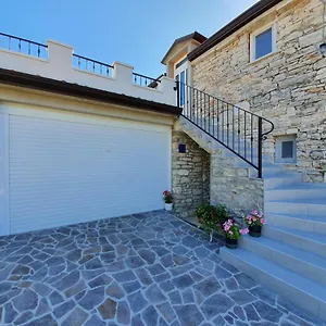 https://private-accommodation-kanegra.in-istria.net